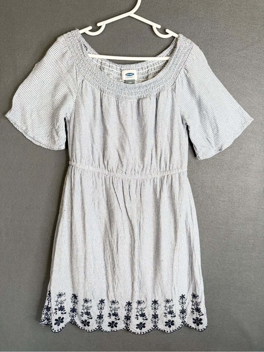 Old Navy Blue and White Striped Dress with Embroidered Hem Size: 6/7